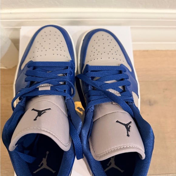 Air Jordan 1 Low Sneakers - Picture 4 of 5